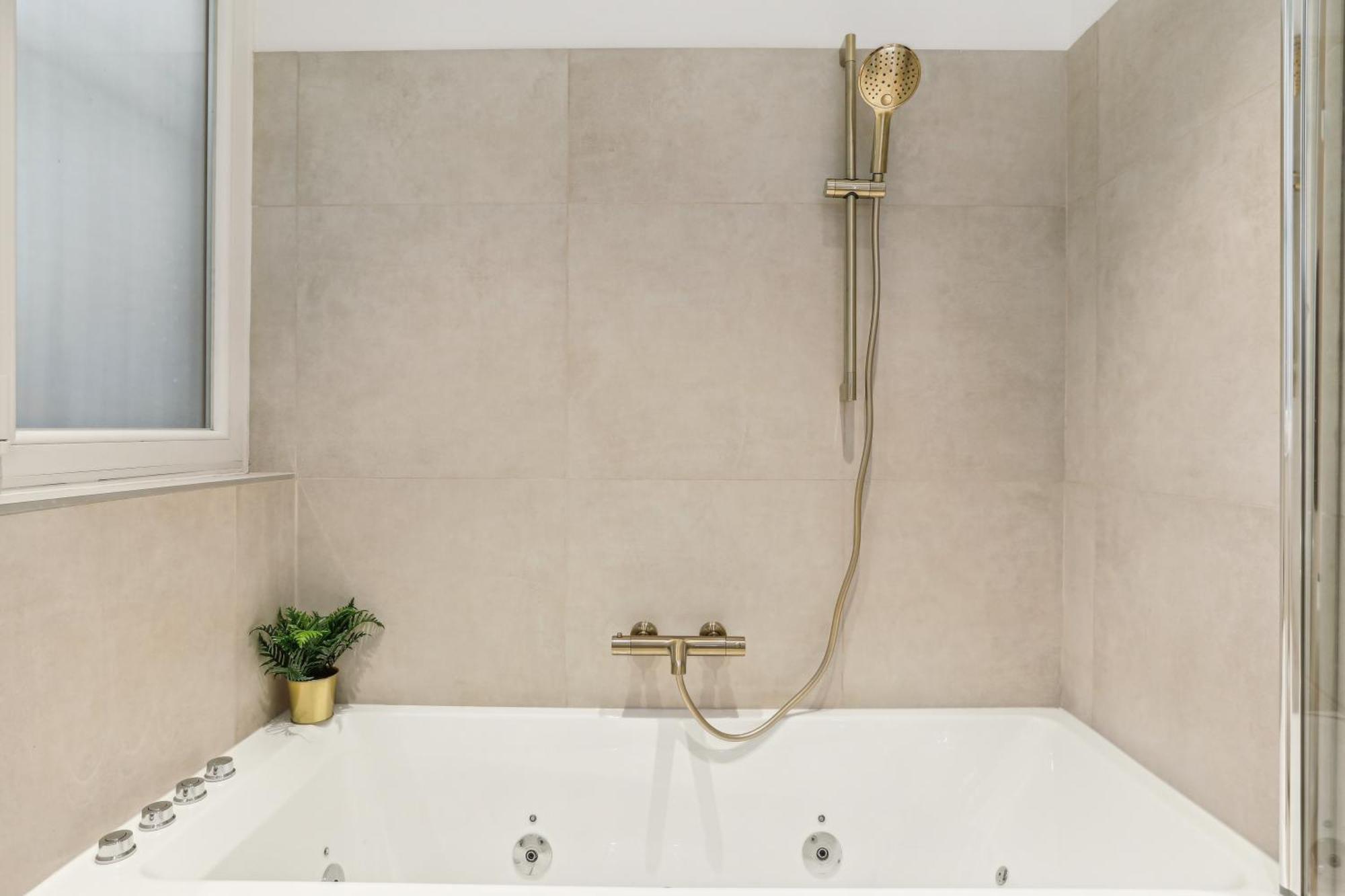 Lavie Maison Hot Tub And Ac Near Arc De Triomphe Parigi