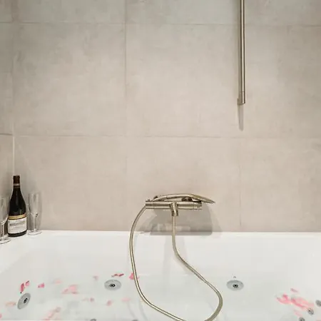 Appartamento Lavie Maison Hot Tub And Ac Near Arc De Triomphe Parigi